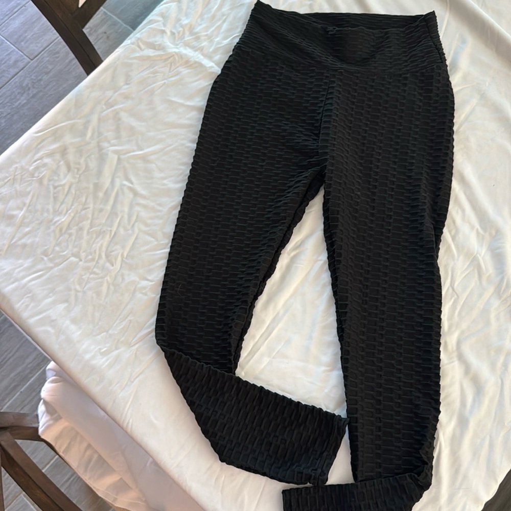 Never worn black leggings size L